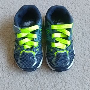 New Balance tennis shoes